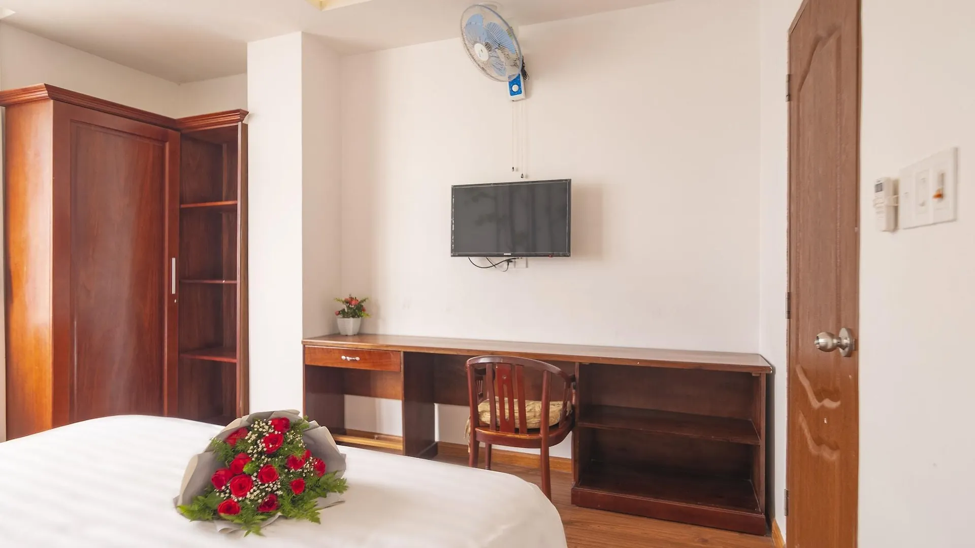 Miami Beach Hotel & Apartment Da Nang